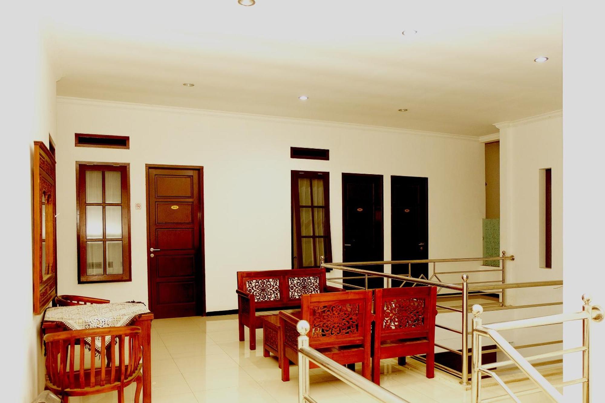 Oyo 350 D' Maktab Homestay Syariah Malang Exterior photo